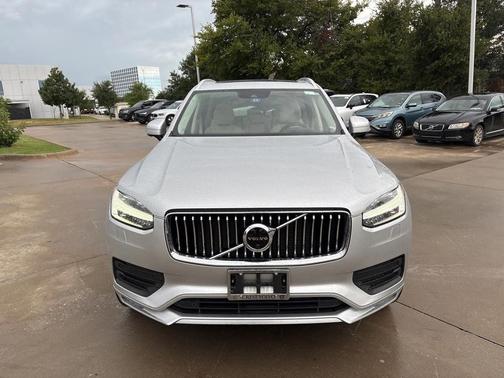 2022 Volvo XC90 T6 Momentum