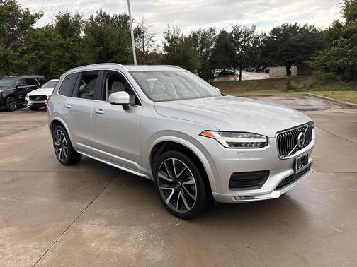2022 Volvo XC90 T6 Momentum