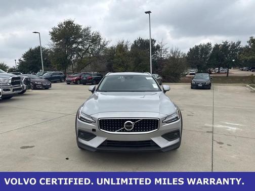 2025 Volvo V60 Cross Country B5 Plus