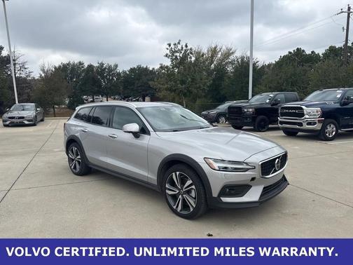 2025 Volvo V60 Cross Country B5 Plus