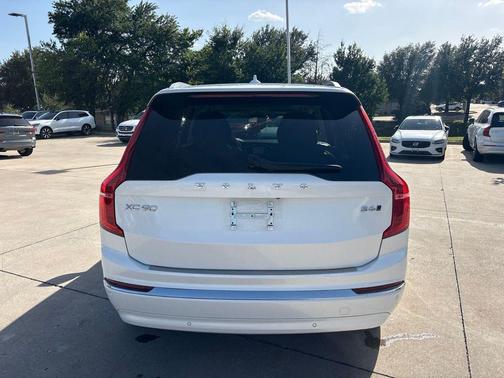 Crystal White 2023 Volvo XC90 B6 Plus 6-Seater