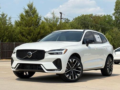 Crystal White 2026 Volvo XC60 B5 Ultra