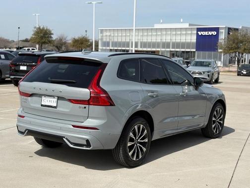 2025 Volvo XC60 B5 Plus