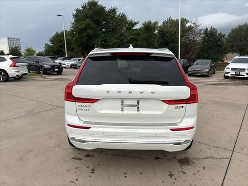2023 Volvo XC60 B5 Ultimate Bright Theme