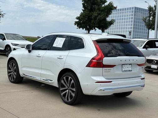 2023 Volvo XC60 B5 Ultimate Bright Theme
