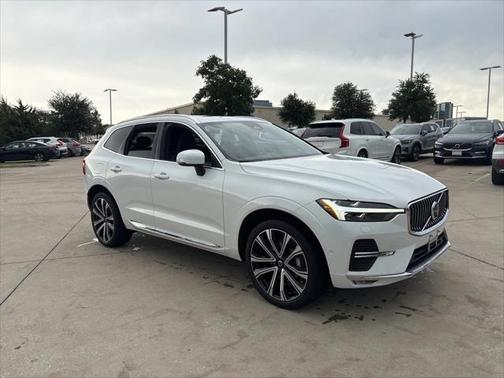 2023 Volvo XC60 B5 Ultimate Bright Theme