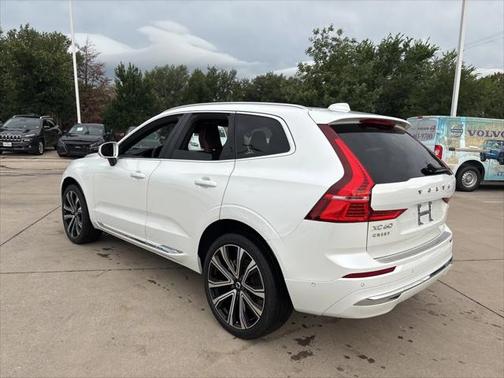 2023 Volvo XC60 B5 Ultimate Bright Theme