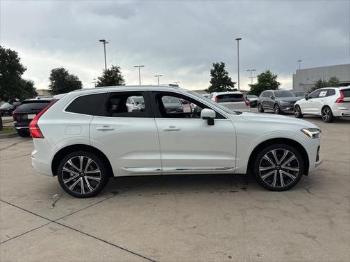 2023 Volvo XC60 B5 Ultimate Bright Theme