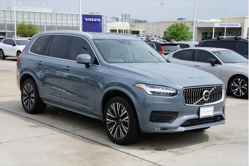 2022 Volvo XC90 T6 Momentum