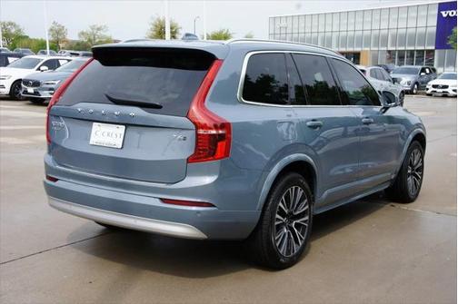 2022 Volvo XC90 T6 Momentum
