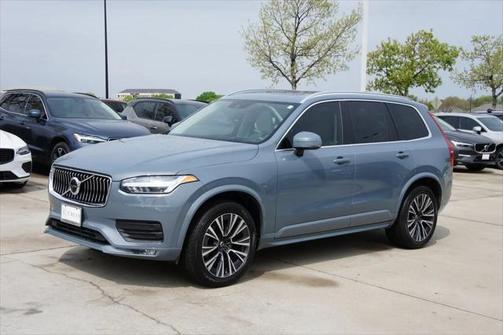 2022 Volvo XC90 T6 Momentum