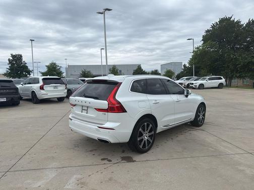 Crystal White Metallic 2021 Volvo XC60 T5 Inscription