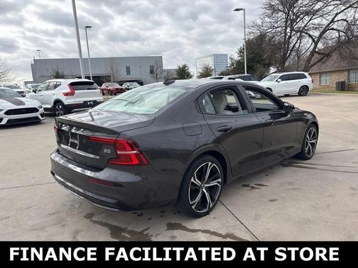 2023 Volvo S60 B5 Plus Dark Theme