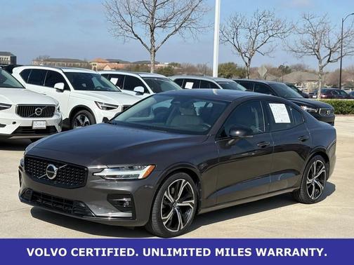 2023 Volvo S60 B5 Plus Dark Theme