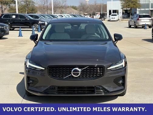 2023 Volvo S60 B5 Plus Dark Theme