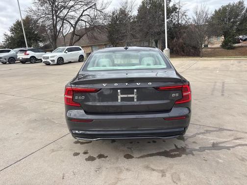 2023 Volvo S60 B5 Plus Dark Theme