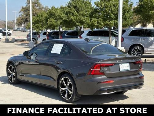 2023 Volvo S60 B5 Plus Dark Theme