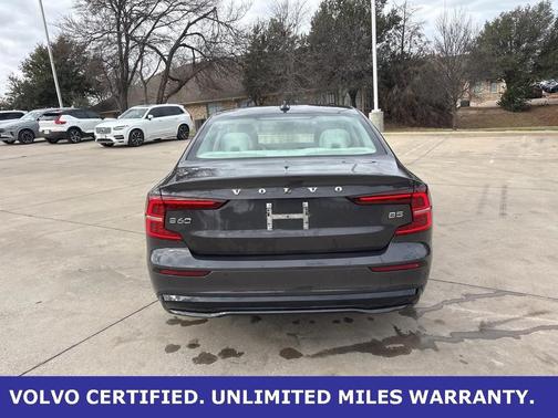 2023 Volvo S60 B5 Plus Dark Theme