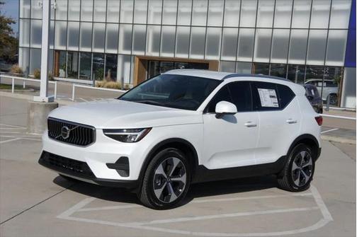 2025 Volvo XC40 B5 Core Bright Theme