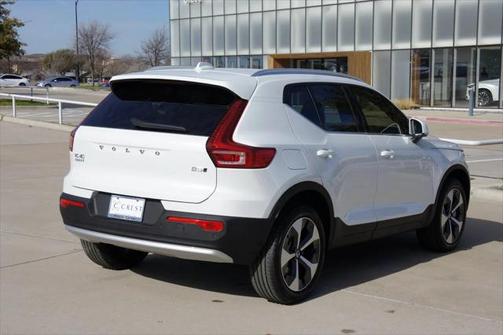 2025 Volvo XC40 B5 Core Bright Theme