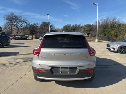 2025 Volvo XC40 B5 Plus Bright Theme