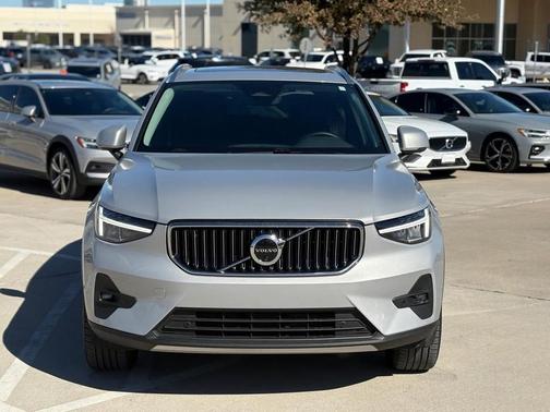 2025 Volvo XC40 B5 Plus Bright Theme