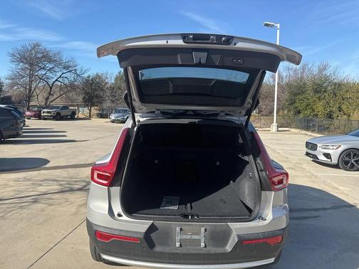 2025 Volvo XC40 B5 Plus Bright Theme