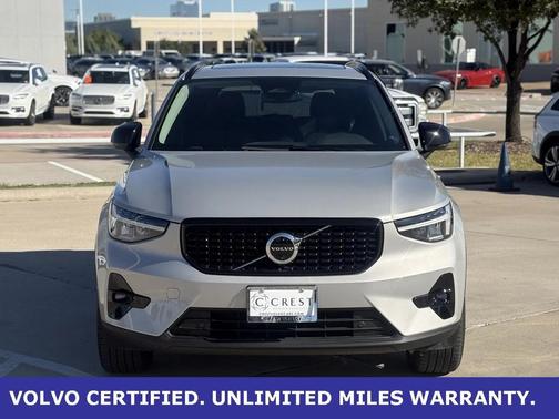 2025 Volvo XC40 B5 Plus Dark Theme