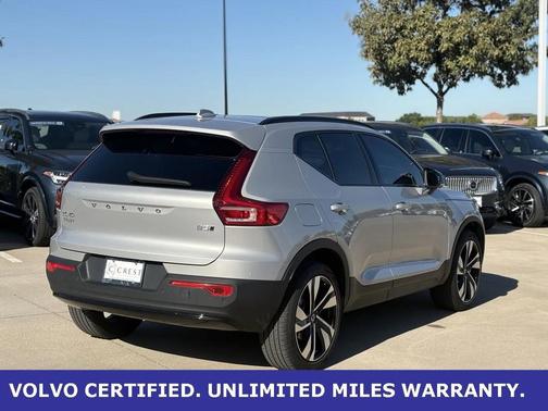 2025 Volvo XC40 B5 Plus Dark Theme