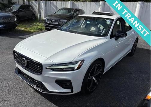 2023 Volvo S60 B5 Plus Dark Theme