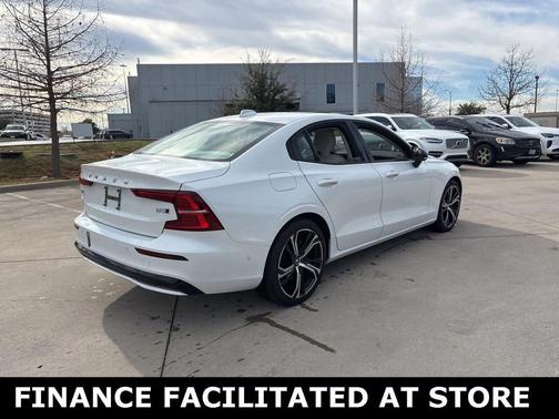 2023 Volvo S60 B5 Plus Dark Theme