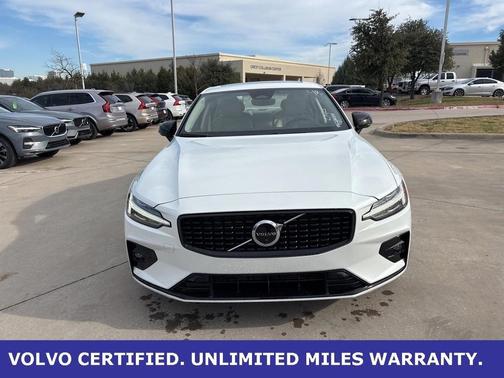 2023 Volvo S60 B5 Plus Dark Theme