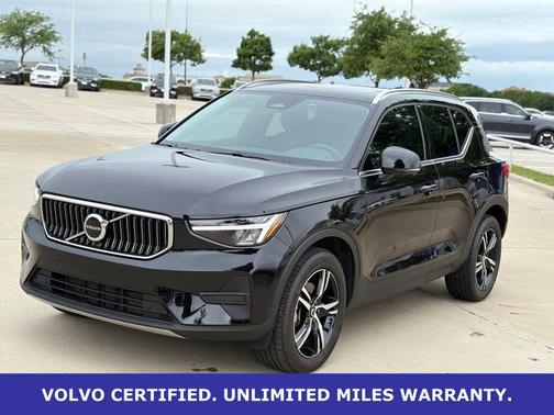 Onyx Black Metallic 2025 Volvo XC40 B5 AWD