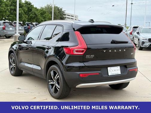 Onyx Black Metallic 2025 Volvo XC40 B5 AWD