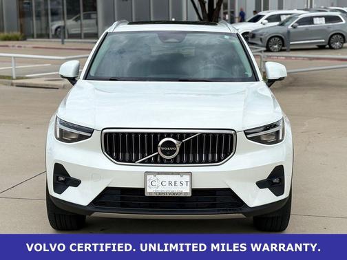 Crystal White 2023 Volvo XC40 Ultimate