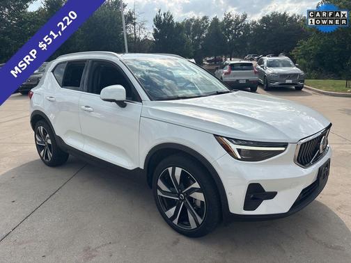 Crystal White 2023 Volvo XC40 Ultimate