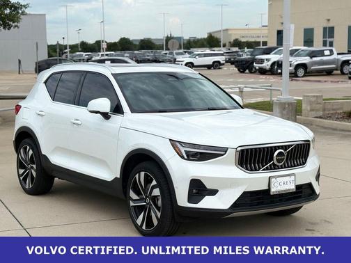 Crystal White 2023 Volvo XC40 Ultimate