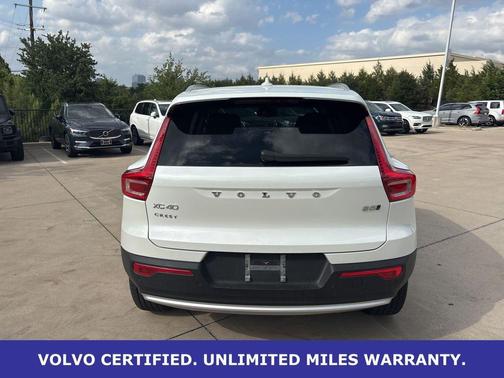Crystal White 2023 Volvo XC40 Ultimate