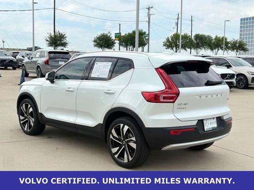 Crystal White 2023 Volvo XC40 Ultimate