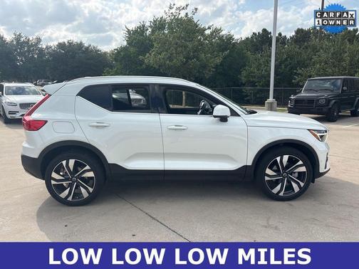 Crystal White 2023 Volvo XC40 Ultimate