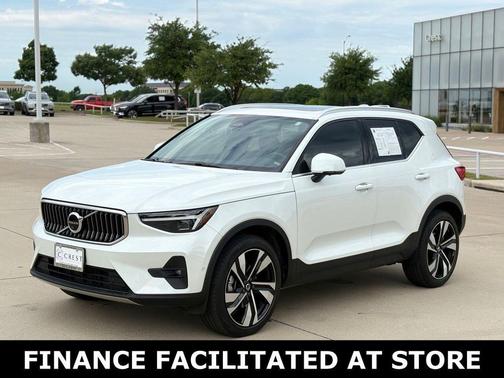 Crystal White 2023 Volvo XC40 Ultimate