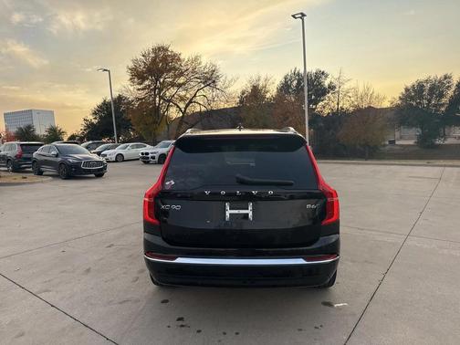 2024 Volvo XC90 B6 Plus Bright Theme