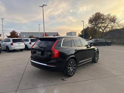2024 Volvo XC90 B6 Plus Bright Theme
