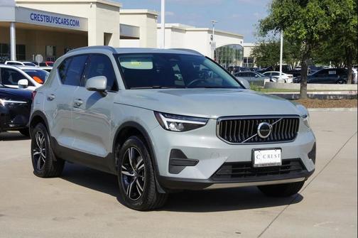 2025 Volvo XC40 B5 AWD