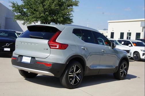 2025 Volvo XC40 B5 AWD