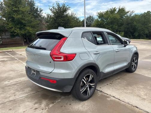 2025 Volvo XC40 B5 AWD