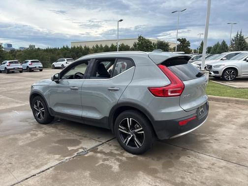 2025 Volvo XC40 B5 AWD