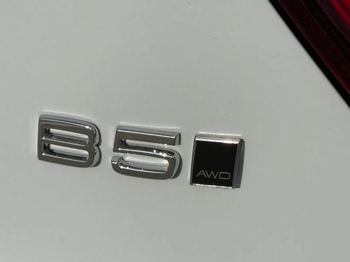 2026 Volvo XC40 B5 Core