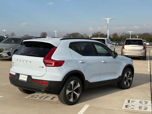 2026 Volvo XC40 B5 Core