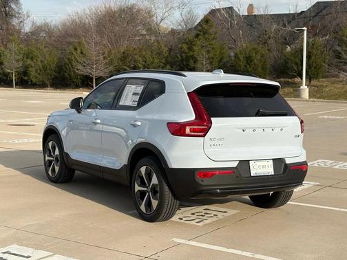 2026 Volvo XC40 B5 Core